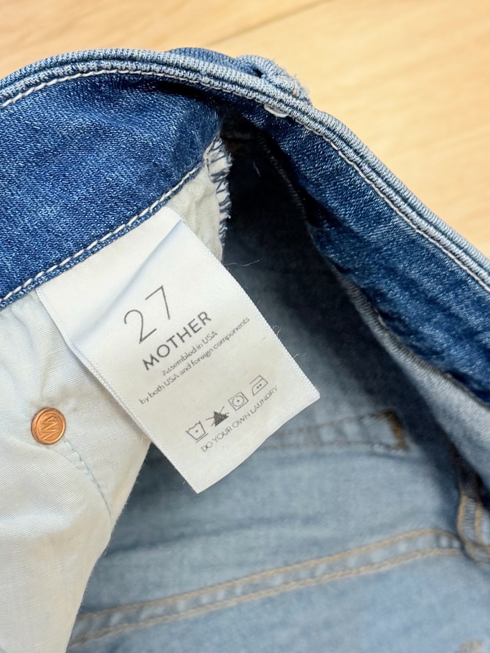 MOTHER Women’s The Looker Ankle Chew Denim Jeans in Mums the Word - Picture 5 of 10
